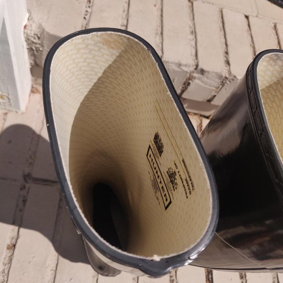 Glossy, dressy Hunter tall black wedge rain boots - Picture 12 of 12